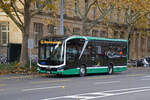 MAN Lions City Elektrobus der MAB, auf der Linie 46, fährt am 18.11.2024 zur Endstation am badischen Bahnhof.