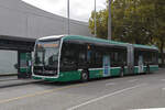 Mercedes eCitaro 7111, auf der Linie 36, fährt am 05.10.2024 bei der Haltestelle St. Jakob ein. Aufnahme Basel.