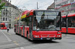 Volvo Bus 825, auf der Linie 10, fährt zur Haltestelle beim Bahnhof Bern. Die Aufnahme stammt vom 09.06.2017.