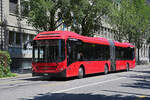 Volvo Hybridbus 872, auf der Linie 17, fährt am 09.07.2024 durch die Bundesgasse. Aufnahme Bern.