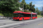 Volvo Hybridbus 230, auf der Linie 10, fährt am 09.07.2024 Richtung Kornhausbrücke.