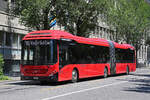 Volvo Hybridbus 234, auf der Linie 10, fährt am 09.07.2024 durch die Bundesgasse. Aufnahme Bern.