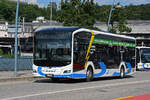 MAN Lions City Elektrobus 121, auf der Linie 503, überquert am 13.06.2024 die Bahnhofbrücke beim Bahnhof Olten.