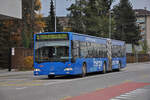 Mercedes Citaro 47 mit der Energie und mehr Werbung, auf der Linie 5, fährt am 08.11.2012 zur Haltestelle beim Bahnhof Solothurn.