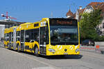 Mercedes Citaro 57 mit der Werbung für Regio Energie, auf der Linie 1, verlässt am 12.08.2024 die Haltestelle beim Bahnhof Solothurn.