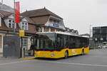 Mercedes Citaro der Post, auf der Linie 60, wartet am 30.03.2024 an der Haltestelle beim Bahnhof Interlaken Ost.