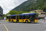 Mercedes Citaro der Post, auf der Linie 102, fährt am 01.07.2024 zur Haltestelle beim Bahnhof Interlaken Ost.