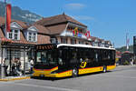 MAN Lions City Hybridbus der Post, auf der Linie 60, wartet am 27.07.2024 an der Haltestelle beim Bahnhof Interlaken Ost.