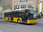 Mercedes Citaro der Post, auf der Linie 104, fährt am 18.04.2013 zur Haltestelle beim Bahnhof Interlaken West.