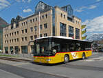 Mercedes Citaro der Post, auf der Linie 104, verlässt am 18.04.2013 die Haltestelle beim Bahnhof Interlaken West.