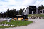 Postauto/Regie Nesslau, ex PU Schmidt SG 356 488/PAG-ID: 5690 am 17.5.2024 in Schwägalp, Säntis-Schwebebahn. Dieser Wagen wurde im Jahre 2013 zu PU Schmidt geliefert. Kurz darauf wurde beschlossen, dass PU Schmidt vorwiegend Solaris Fahrzeuge beschaffen wird und seine Werkstatt auch dementsprechend ausrichtet. Die damals zwei einzigen Mercedes Fahrzeuge wurden deshalb zum Fremdkörper im Fuhrpark und daher nach nur 2 Jahren an die Regie Nesslau weitergegeben.