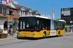 Mercedes Citaro der Post, auf der Linie 102, wartet am 05.08.2024 an der Haltestelle beim Bahnhof Interlaken Ost.