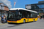 Mercedes eCitaro der Post, auf der Linie 103, wartet am 05.08.2024 an der Haltestelle beim Bahnhof Interlaken Ost.