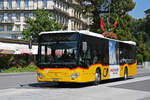 Mercedes Citaro der Post, auf der Linie 103, fährt am 05.08.2024 Richtung Bahnhof Interlaken West.