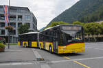 Solaris Bus der Post, auf der Bahnersatz Linie nach Meiringen, fährt zur provisorischen Haltestelle beim Bahnhof Interlaken Ost.