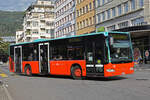 Mercedes Citaro 182, auf der Linie 6, verlässt die Haltestelle beim Bahnhof Biel.