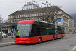 Hess Elektrobus 202, auf der Linie 9, bedient am 24.02.2025 die Haltestelle beim Bahnhof Biel.