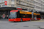 Hess Trolleybus 92, auf der Linie 3, fährt am 24.02.2025 zur Haltestelle beim Bahnhof Biel.