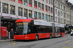 Hess Trolleybus 94, auf der Linie 3, bedient am 24.02.2025 die Haltestalle beim Guisanplatz. Aufnahme Biel.