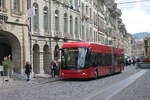 Bernmobil Nr. 32 (Hess Swisstrolley 5 BGT-22D DC) am 14.9.2024 bei der Haltestelle Zytglogge beim Abdrahtvorgang infolge der Baustelle am Bubenbergplatz