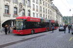 Bernmobil Nr. 26 (Hess Swisstrolley 5 BGT-22D DC) am 14.9.2024 beim Rathaus