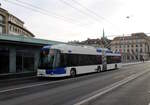 tl Nr. 825 (Hess lighTram®19) am 24.11.2024 auf der Grand-Pont kurz vor der Haltestelle St-François