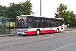 Setra S415LE business von sabtours (WE-382GO) als Linie 505 an der Haltestelle Lambach Bahnhof. Aufgenommen 27.8.2024.