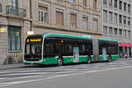 Mercedes eCitaro 7112, auf der Linie 30, fährt am 04.11.2024 zur Haltestelle Steinenschanze. Aufnahme Basel.