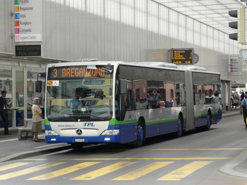 TPL - Mercedes Citaro Gelenkbus Nr.412 TI 139551 unterwegs auf der Linie 3 bei den Bushaltestellen im Centrum in der Stadt Lugano am 13.05.2009