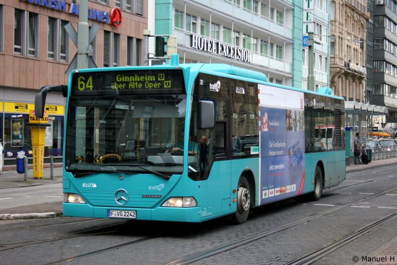 Vgf 242 F Vg 2242 Wirbt Mit Tb Fur Die Familienkarte Bus Bild De