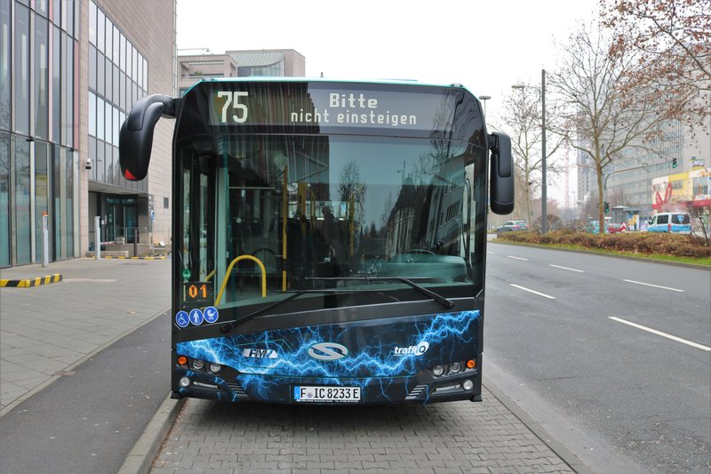 Vgf Icb Solaris Urbino 12 Electric Wagen 233 Am 27 12 18 Auf Der Linie 75 Bus Bild De